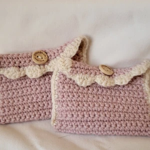 Korthållare - virkad - Virkad korthållare/liten plånbok av mig! Får plats med ungefär 4 kort😊 Merinoull.