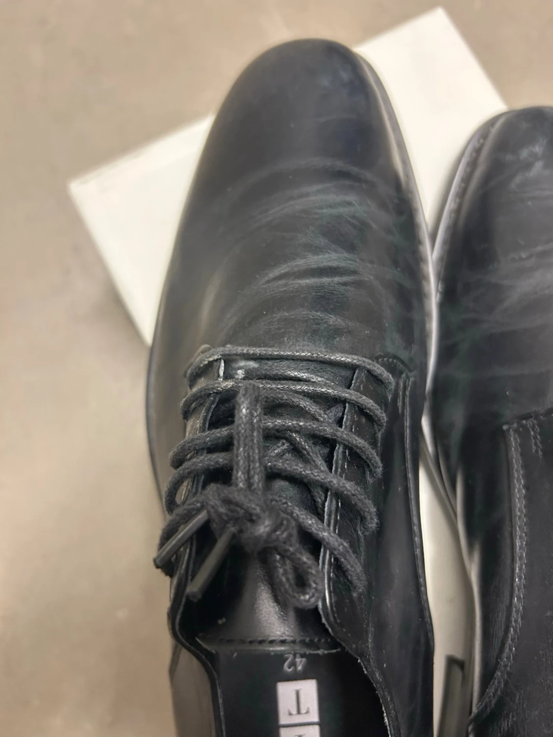 Svarta kostymskor från TILT, strl 42 - 3