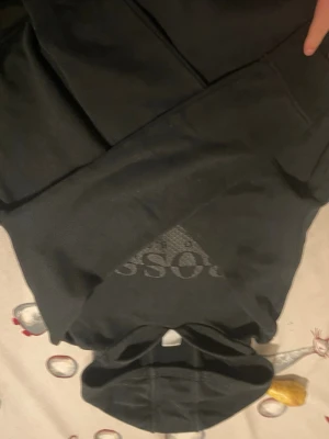 Hugo boss hoodie - Hugo boss hoodie I bra skick och perfekt för en stilig look till att gå ut