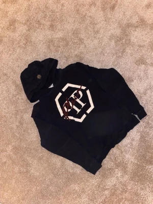 Philip plein hoddie  - Riktigt fin i top skick! Inga fel alls!
