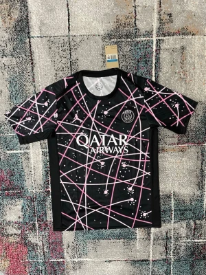 PSG 25/26 - Säljer denna riktigt snygga tröjan för ett riktigt bra pris! Skriv till om ni är intresserade eller har några funderingar.