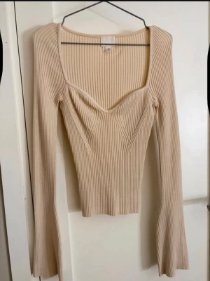 Beige ribbad långärmad topp H&M - säljer denna tröja från hm☺️ 