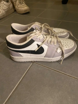 Nike skor - Grå Nike skor