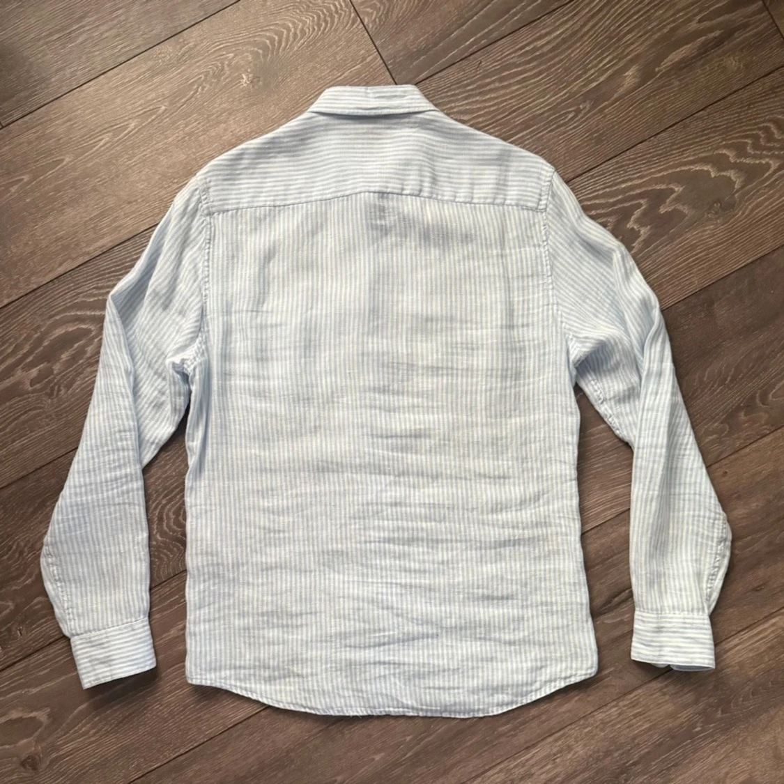 Ljusblå randig skjorta från H&M Essentials - 1