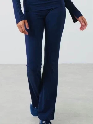 Yoga pants - Snygga och supersköna yoga pants från Gina tricot. Inga defekter bara använd ett fåtal gonger.