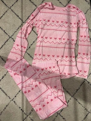 Pjymas - Superfin pjymas som tyvärr inte kommer till användning🩷🩷🩷