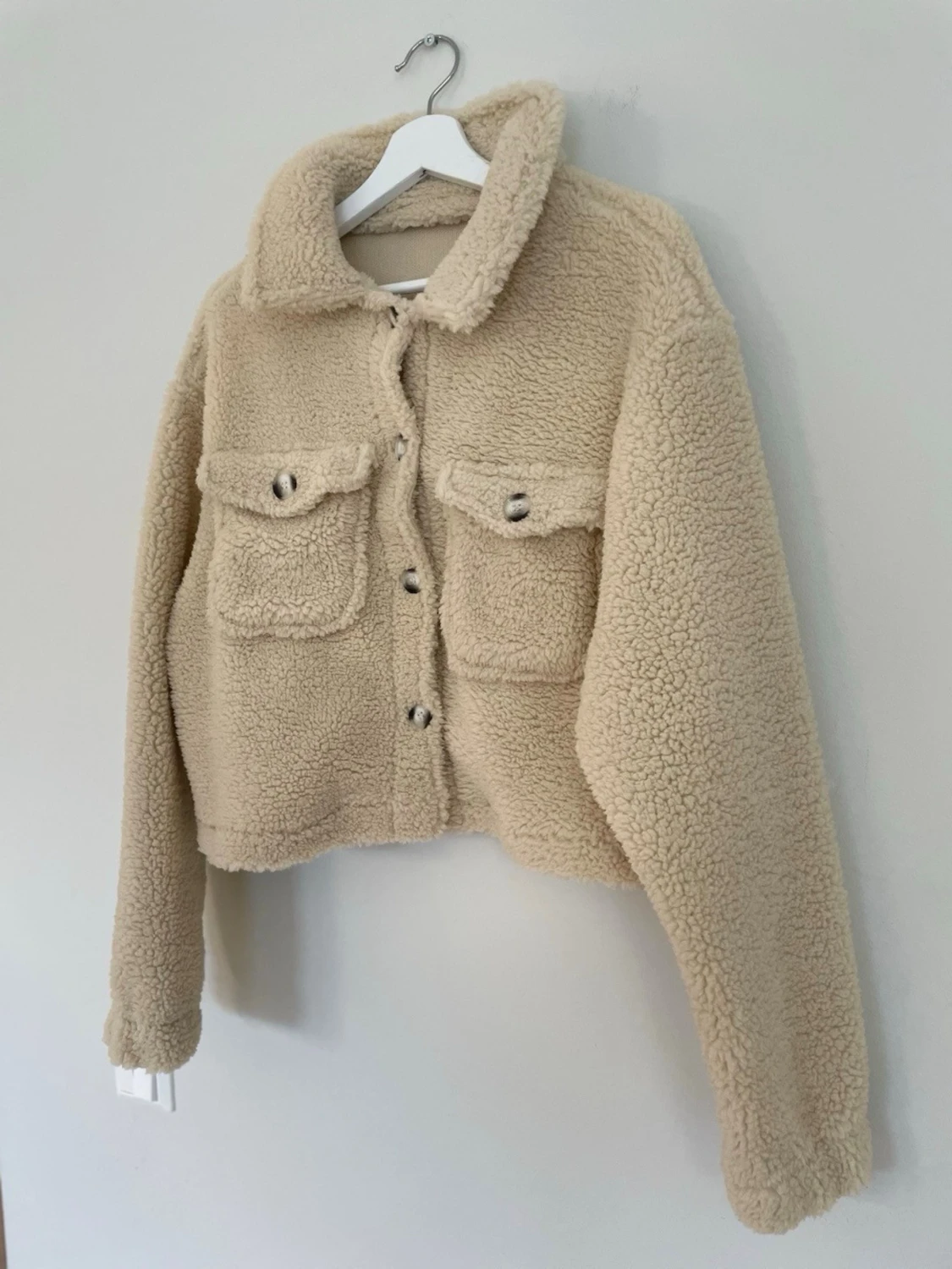 Beige teddyjacka med fickor