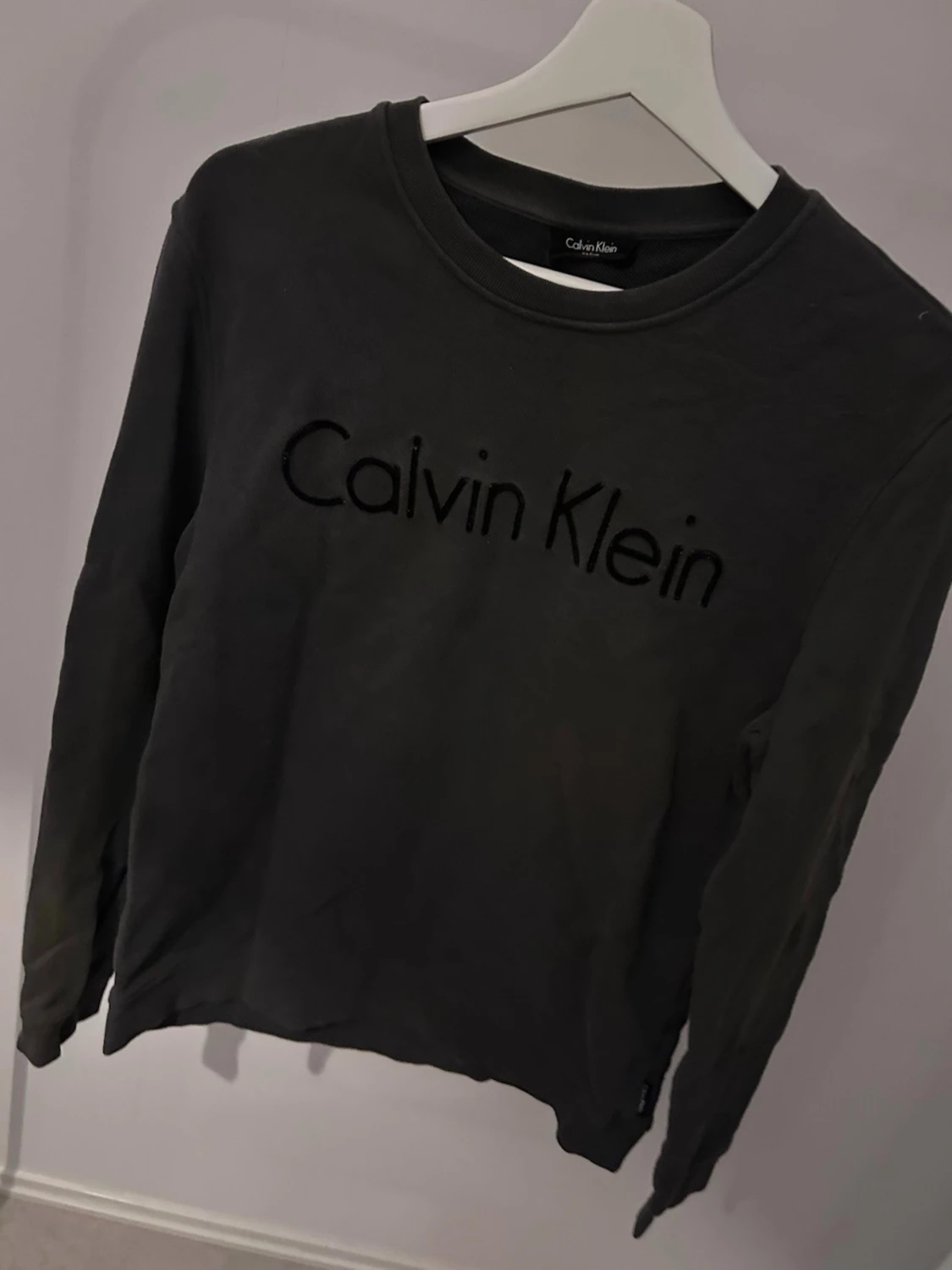 Svart sweatshirt från Calvin Klein