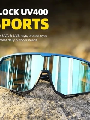 Blå sportiga solglasögon UV400 - Säljer ett par sportiga solglasögon med blå spegelglas och svart-blå båge. Glasögonen har en kantig, modern form och skyddar mot både UVA- och UVB-strålar. Perfekta för utomhusaktiviteter och har en cool, futuristisk look.