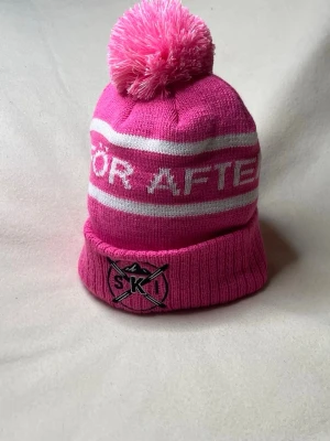 Åker för Afterski mössa rosa - Våran helt egna afterski mössa i rosa, helt ny och oanvänd! Perfekt för afterski!