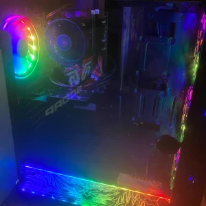 Veno Scorp Gaming PC RGB - ✨ Kraftfull Gaming-PC – Veno Scorp RGB ✨  Sugen på en dator som inte bara levererar prestanda utan också lyser upp rummet? Då är denna Veno Scorp gamingdator helt rätt för dig!  ✅ Snygg chassi-design med full RGB-belysning (fläktar + sidopanel). ✅ Perfekt för gaming, streaming och vardagsbruk. ✅ Stabil prestanda med modern hårdvara. ✅ Färdig att använda – bara att koppla in och köra!  🔹 Utrustad med: En bra  processor  	Dedikerat grafikkort som klarar populära spel 