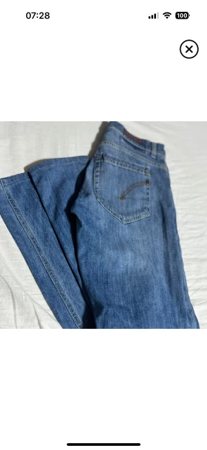 2st dondup jeans  - 2 stycken feta dondup jeans båda i model George. Var för sig kostar dom 599 men köper du båda kostar det bara 999!!  9/10 skick på båda. Storlek w32 