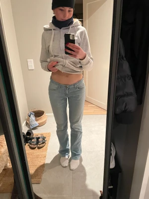 Raka low waist jeans  - Säljer dessa ifrån acne studios då dom är snäppet för stora för mig. Jag är 175cm lång och de är i storlek 31/34