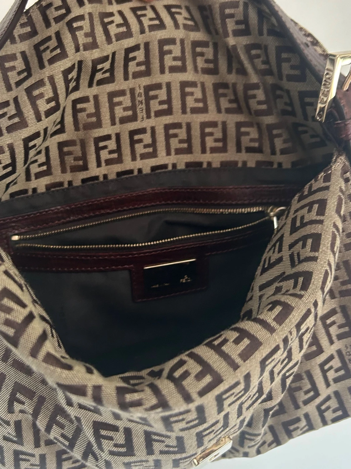 Fendi axelväska  - 4