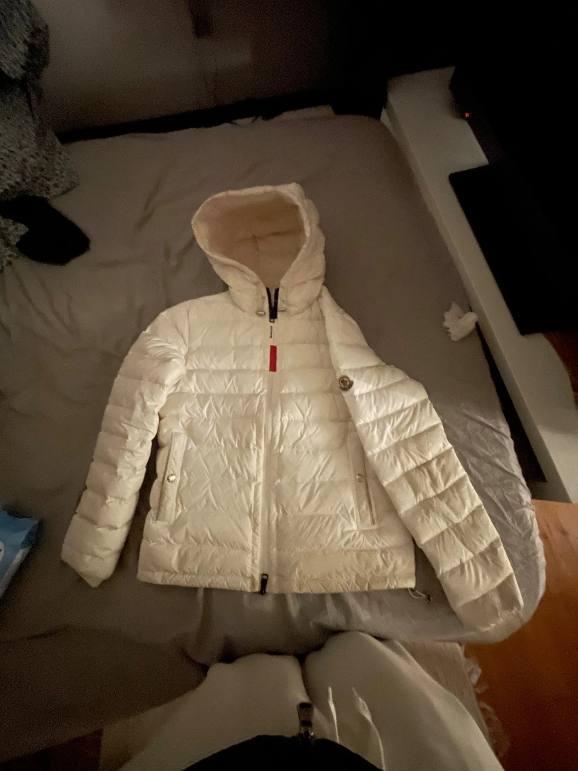 Vit Moncler dunjacka med huva - 1