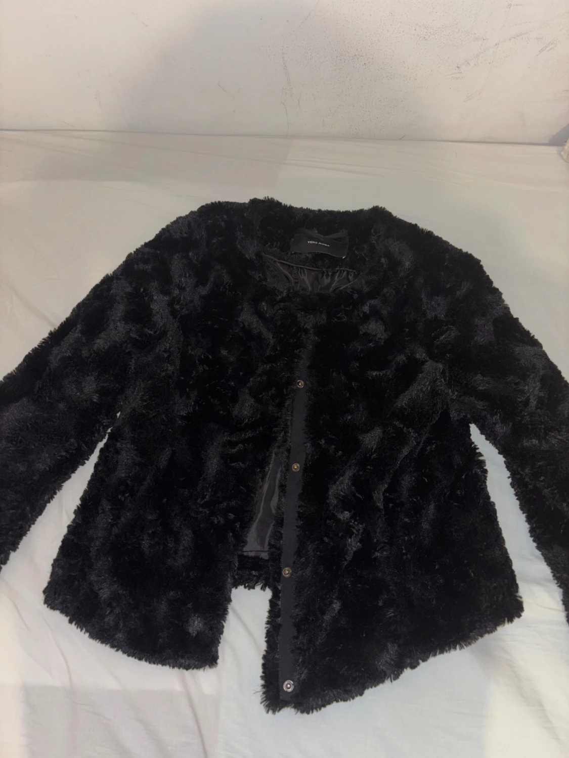 Svart pälsjacka från Vero Moda - 1