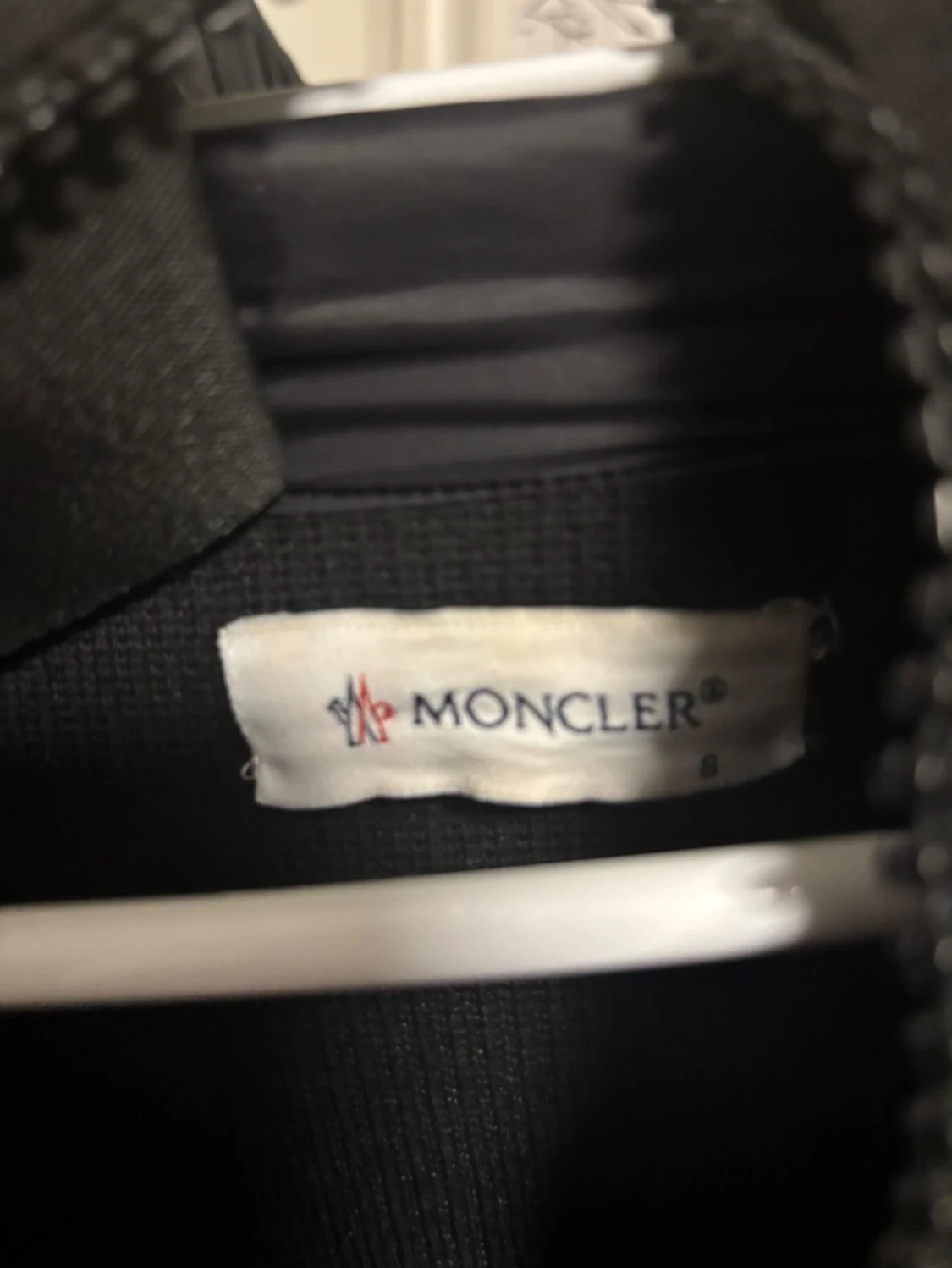 Svart Moncler pufferjacka med huva - 1