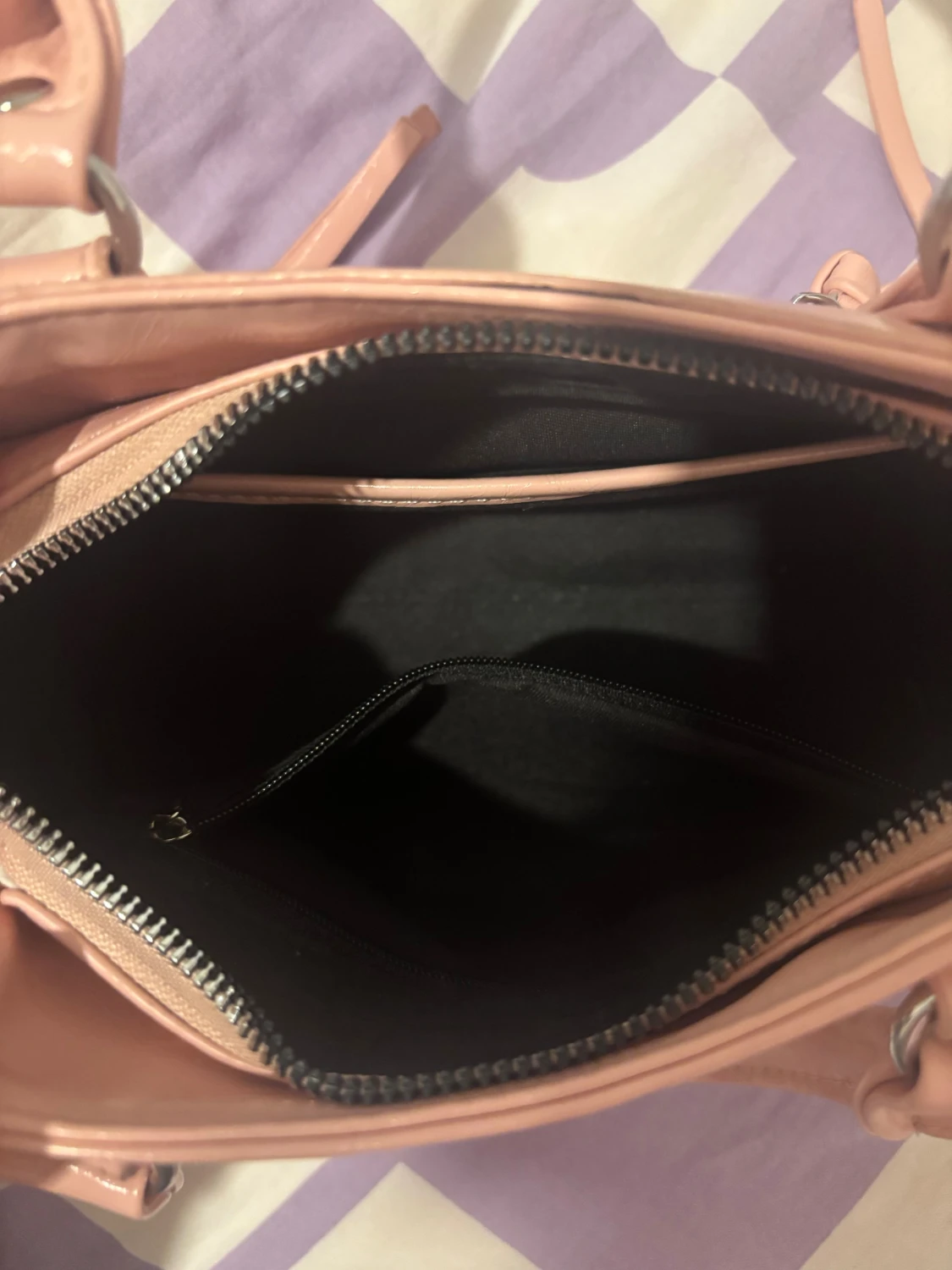 Ljusrosa handväska med silverdetaljer - 3