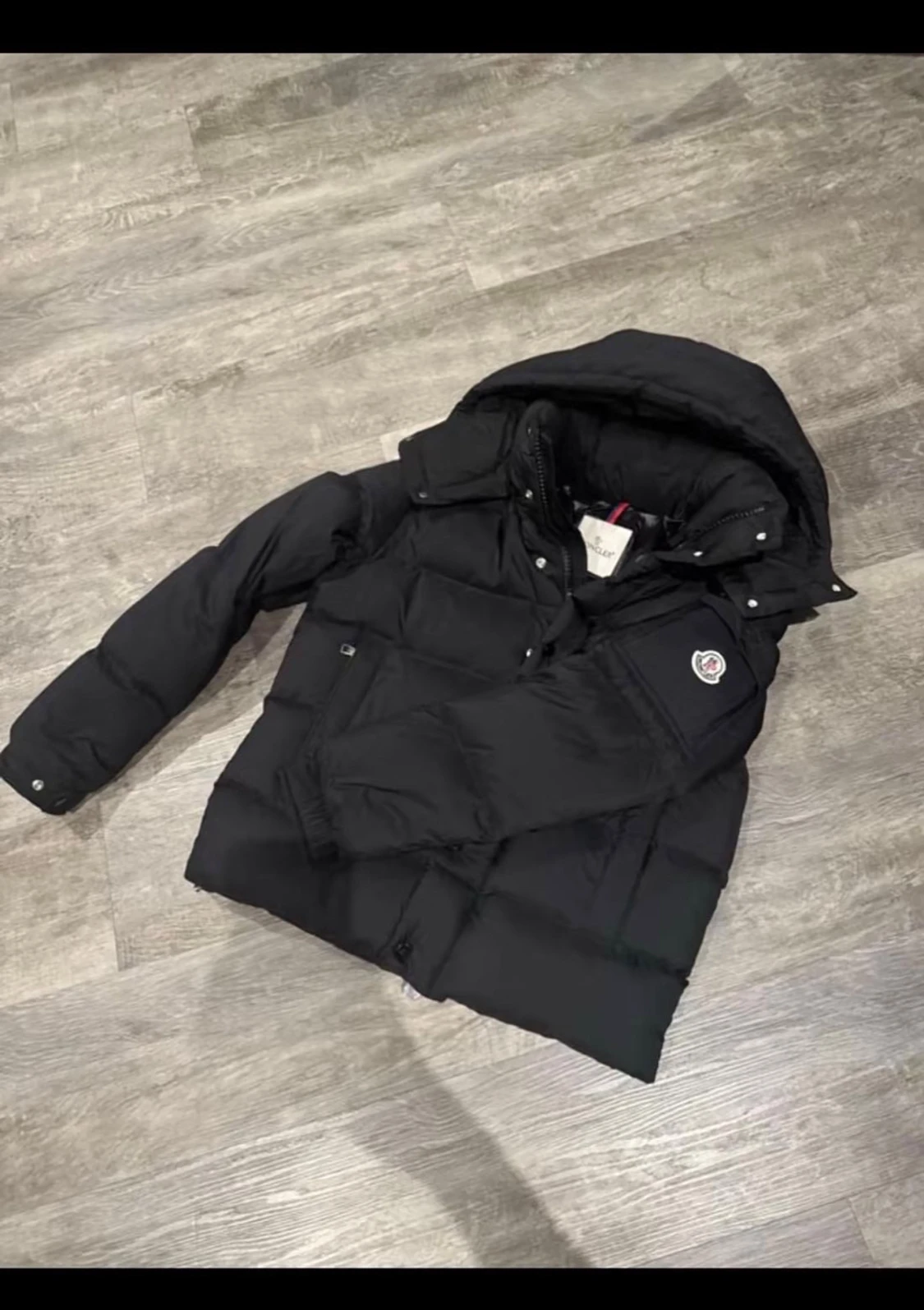Svart Moncler pufferjacka med huva