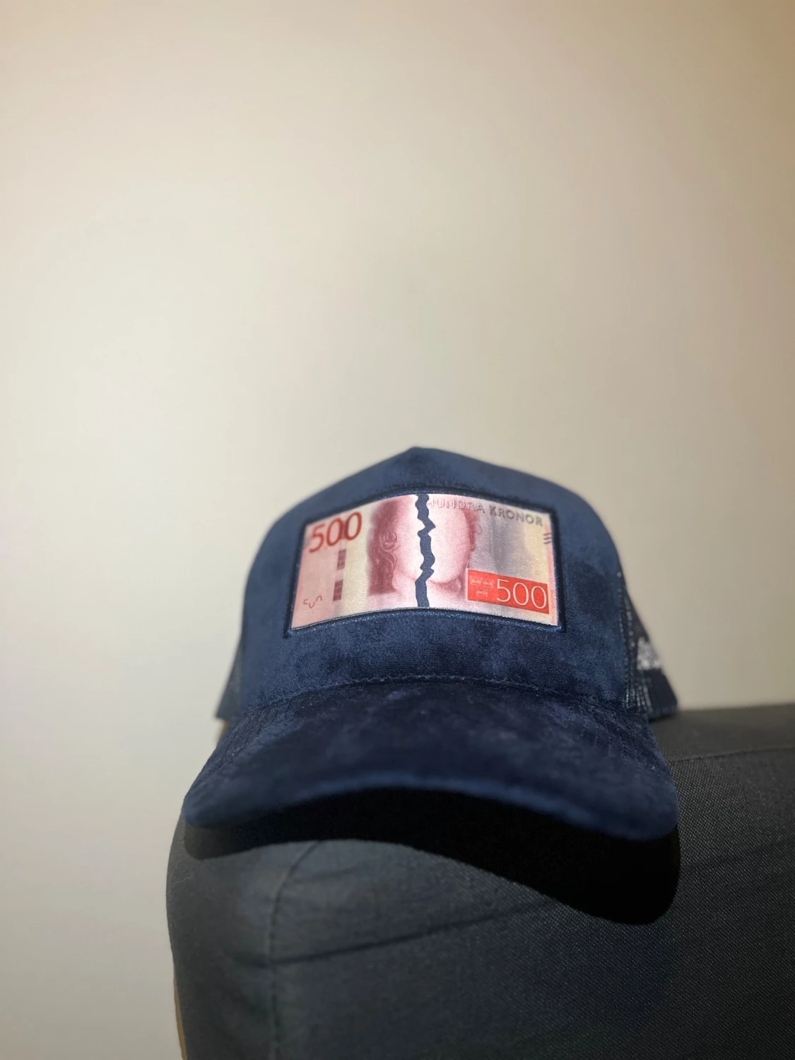 Blå meshkeps med 500-lapp patch - 3