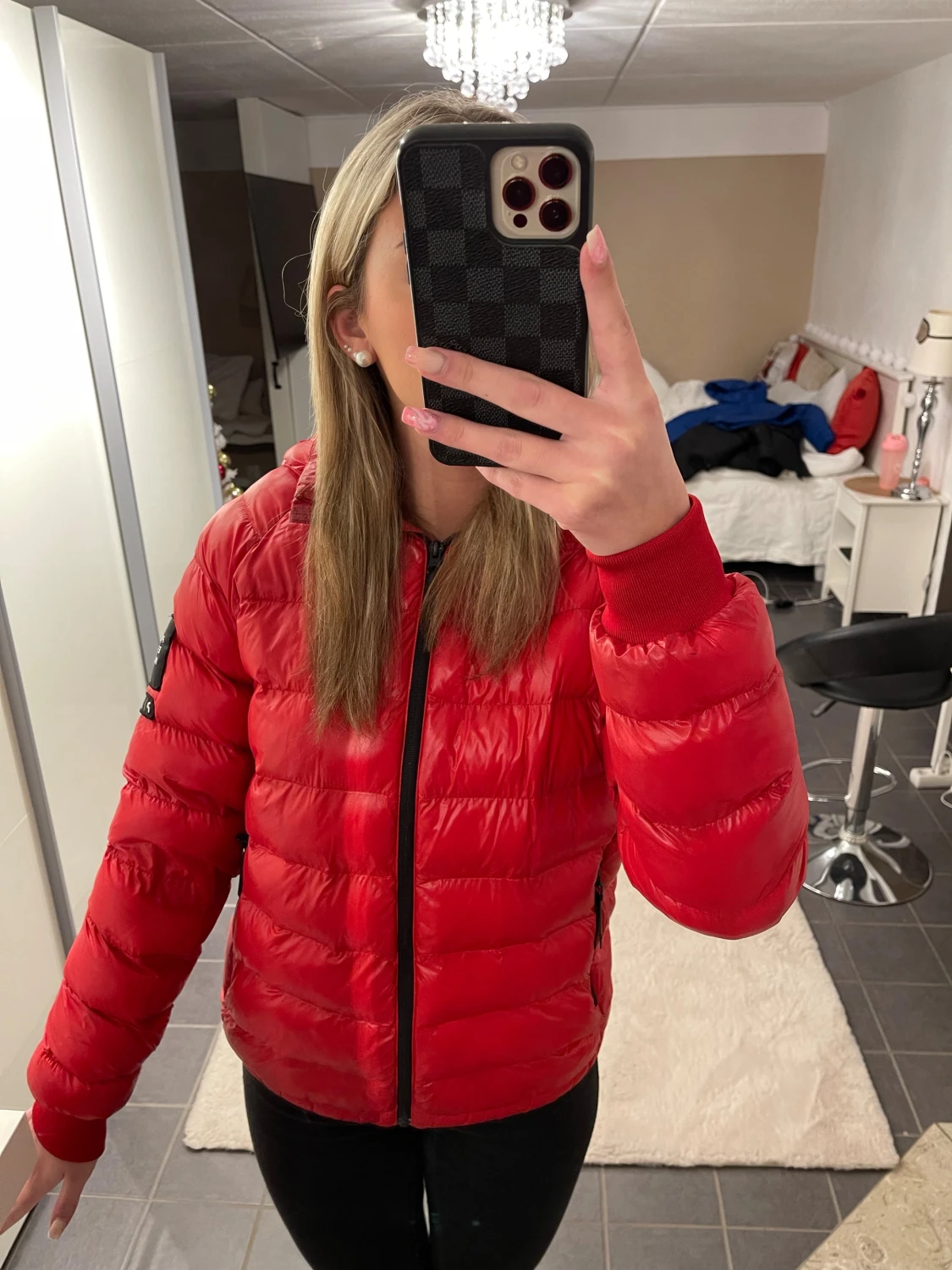 Röd Peak Performance dunjacka med huva