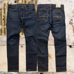 Nudie LeanDean - Tjena! Säljer dessa Raw/Dry Nudie LeanDean(slim), jeansen är fortfarande dry alltså otvättade, w32/l32, hör av dig vid funderingar!🙌