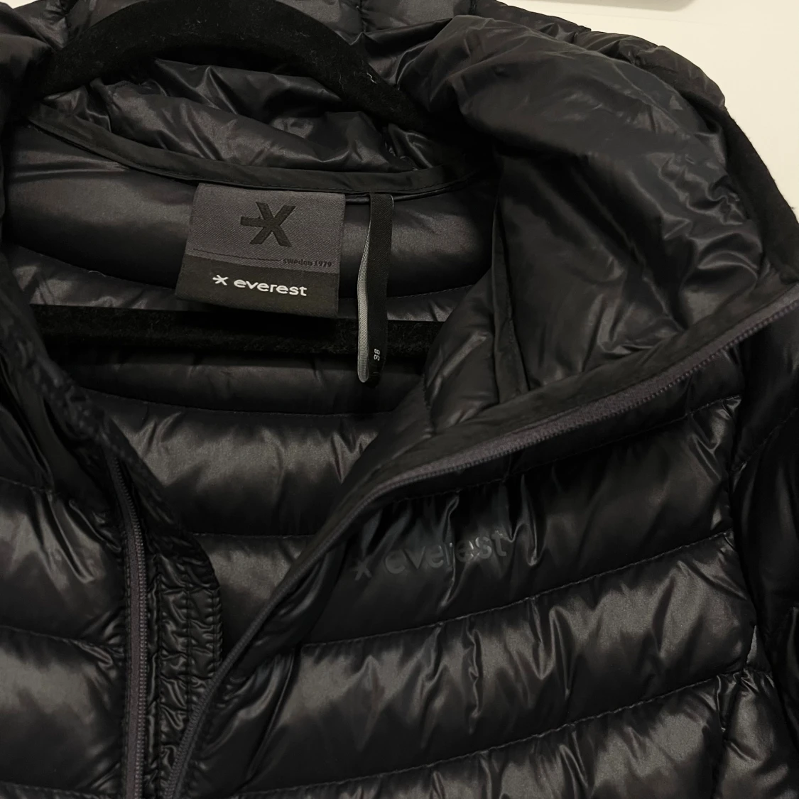 Svart pufferjacka från Everest - 1