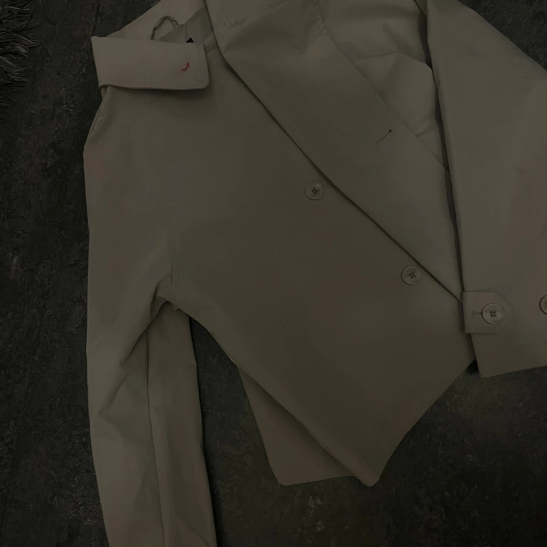 Beige skjorta med knappar - 1