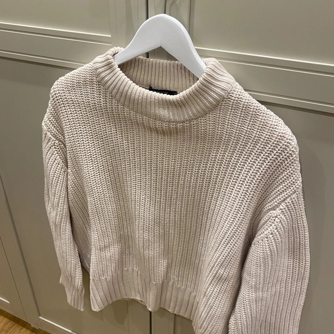 Beige stickad tröja från Gina Tricot - 2