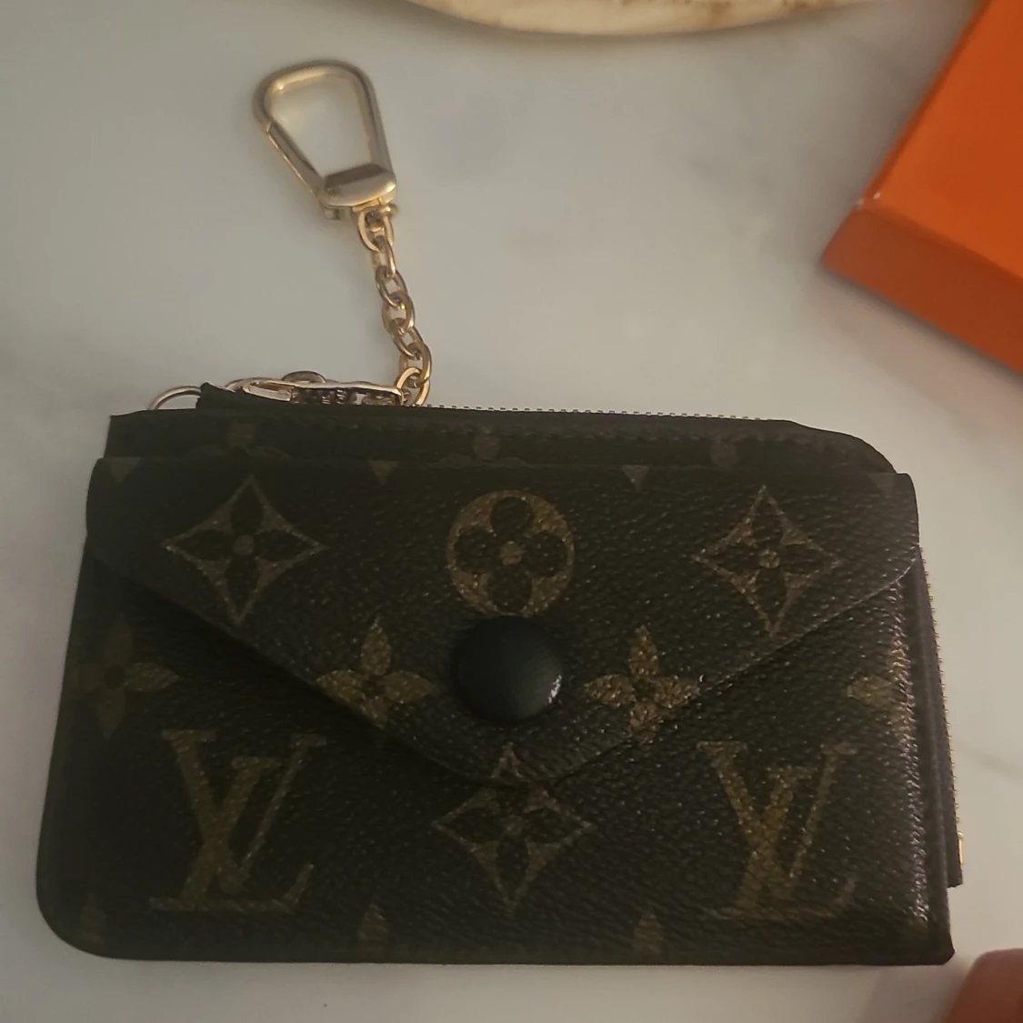 Monogram plånbok med kedja