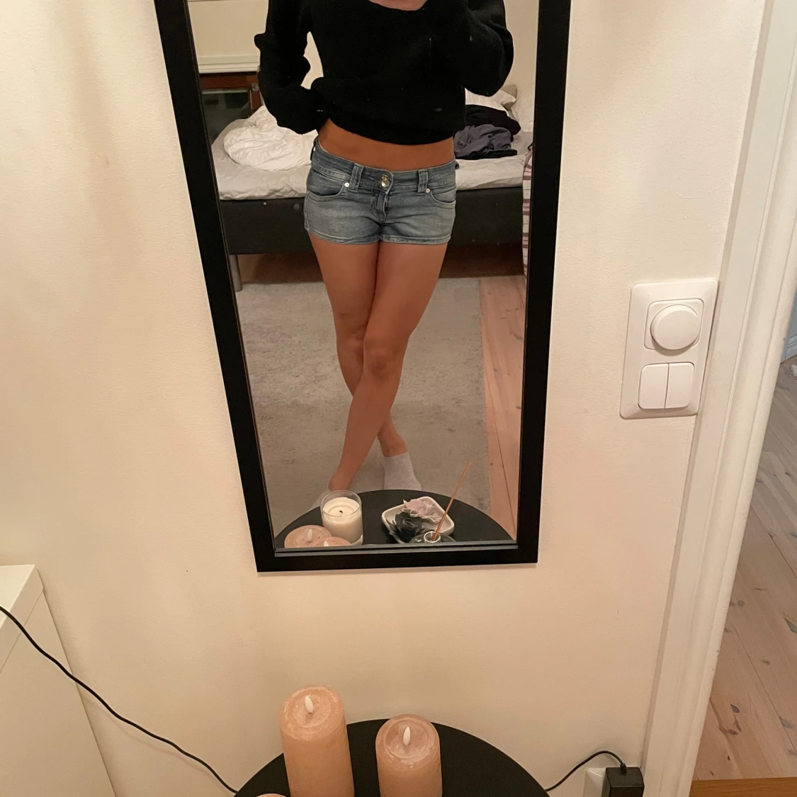 Lågmidjade jeansshorts i blå denim - 1