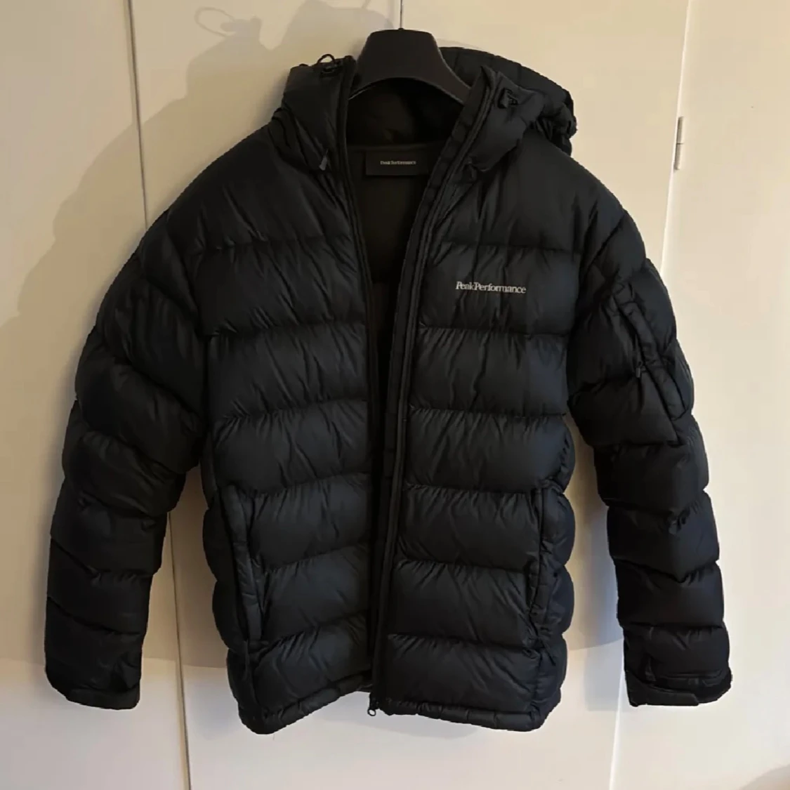 Svart dunjacka Peak Performance - 2