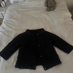 Trekvartsärmad jacka - Jätte fin Herno liknande jacka🤩