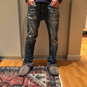 Replay original i stl 32 hel - Replay original jeans i stl 32 hel! Dem är riktigt feta me alla ljusa detaljer och sitter riktigt bra! Vid fler frågor eller funderingar hör av er!
