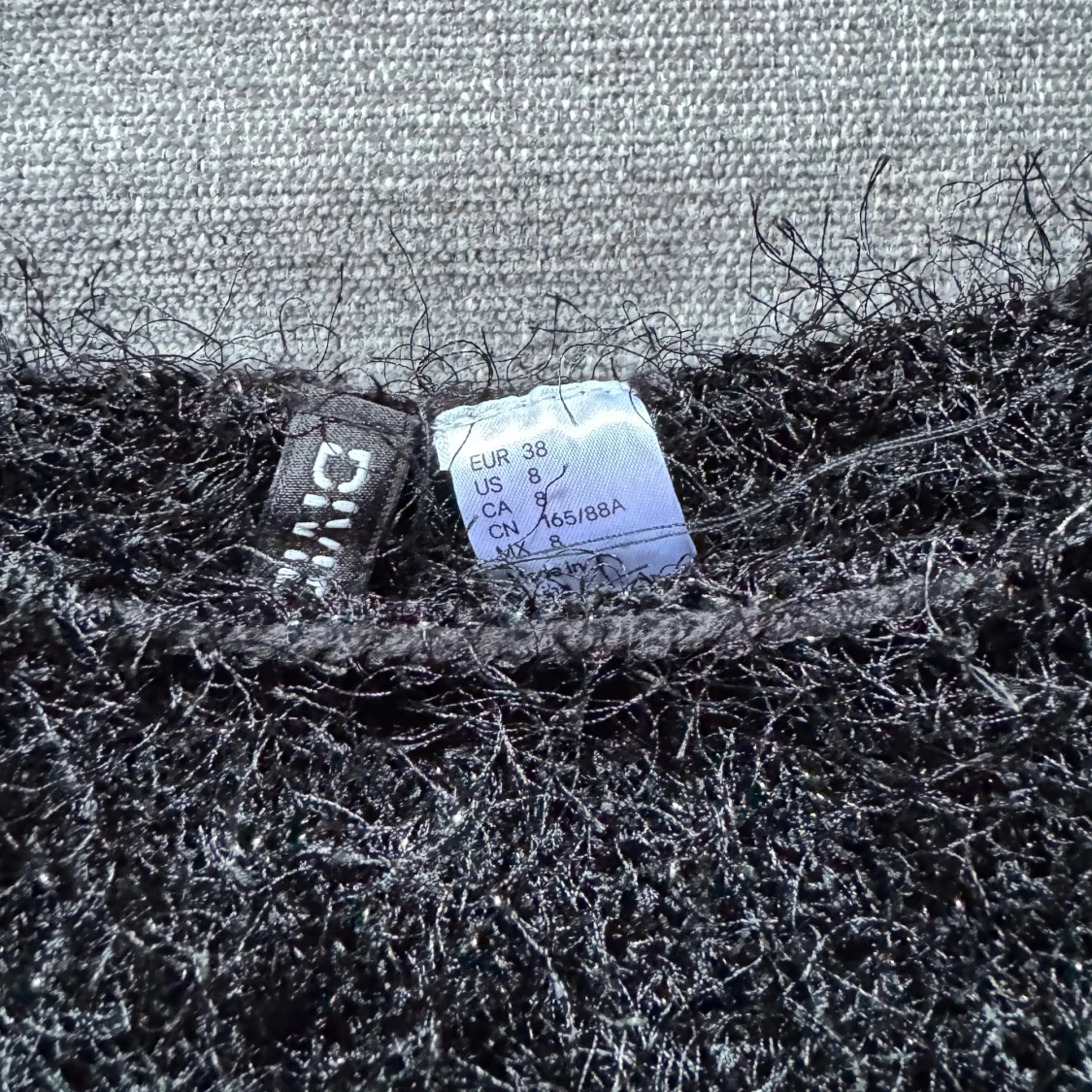 Svart fluffig stickad tröja Divided - 1