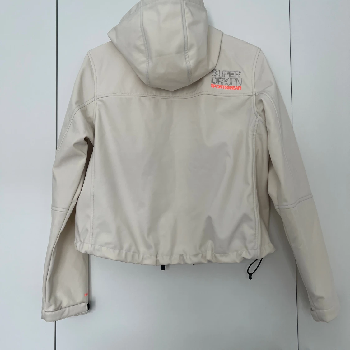 Beige vindjacka från Superdry - 3