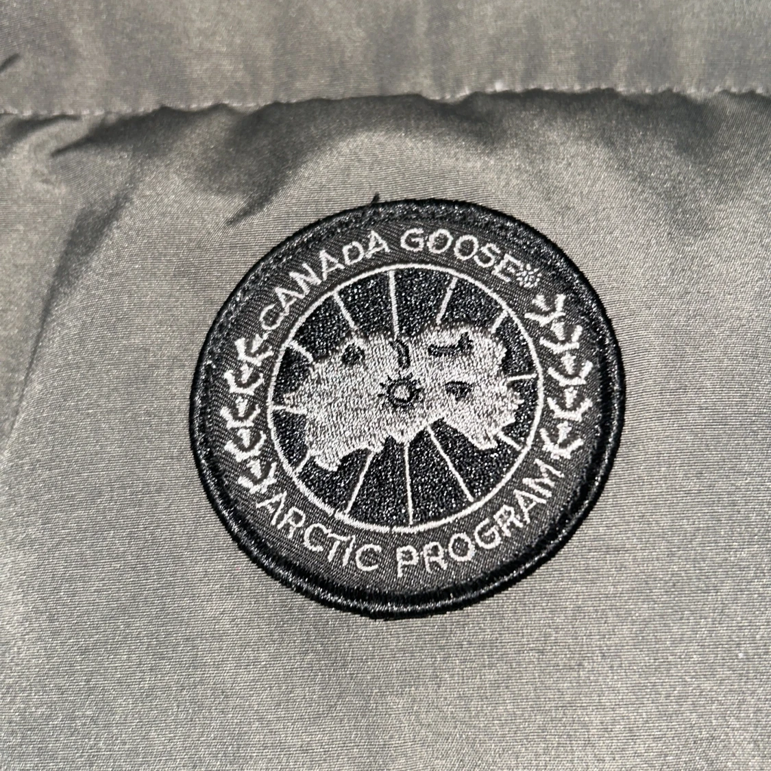 Svart dunväst från Canada Goose M - 2