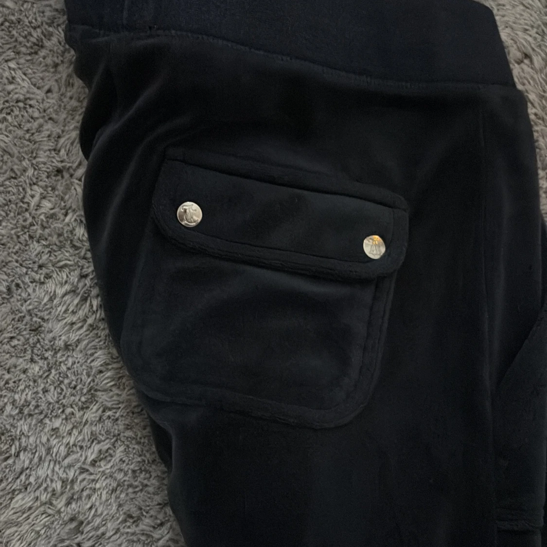 Svarta mjukisbyxor och tröja Juicy Couture XS och l - 1