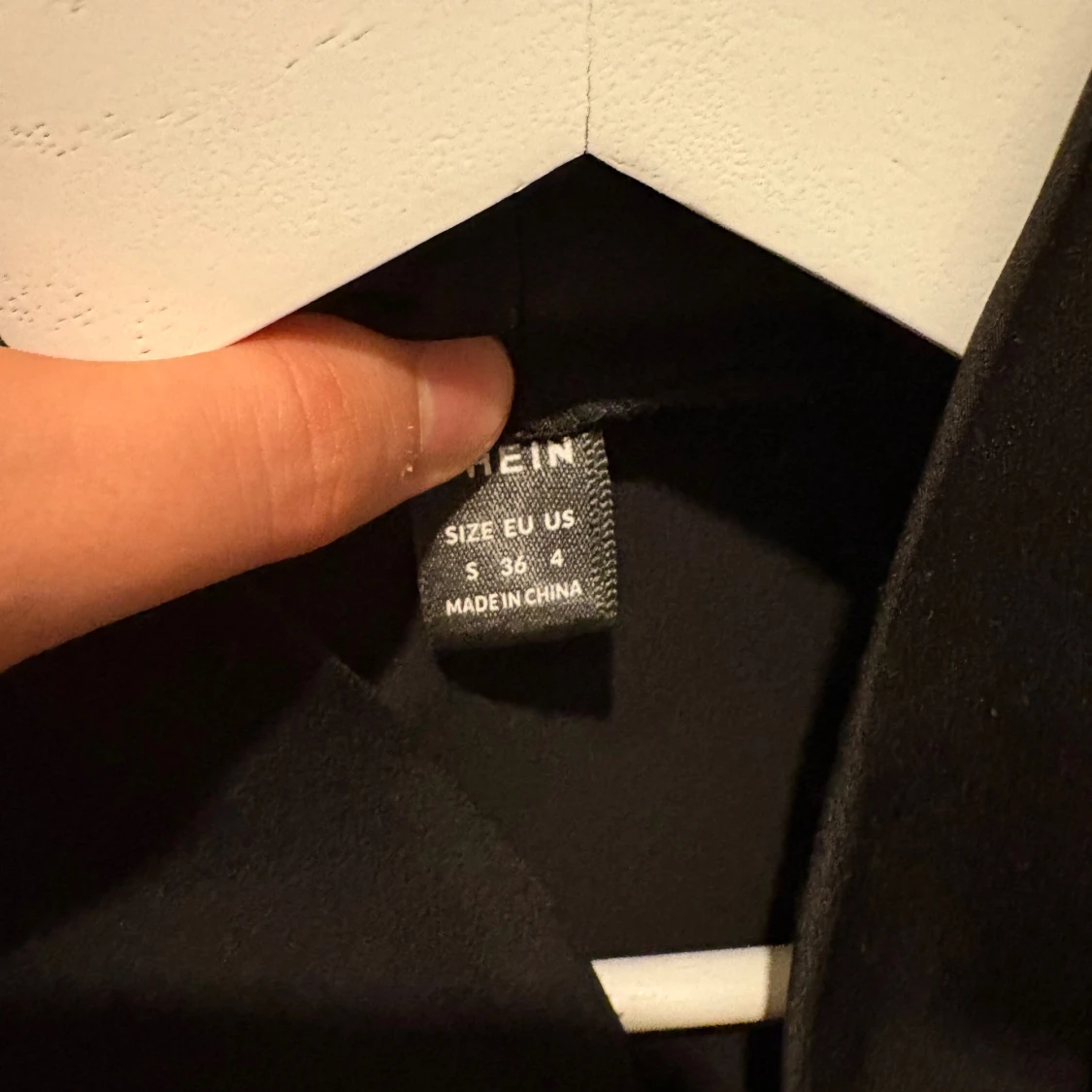 Svart omlottblus från SHEIN - 2