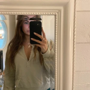 Ljusgrön tröja  - Tröja/sweater från Pull&bear  Inte använd många gånger. Storlek S