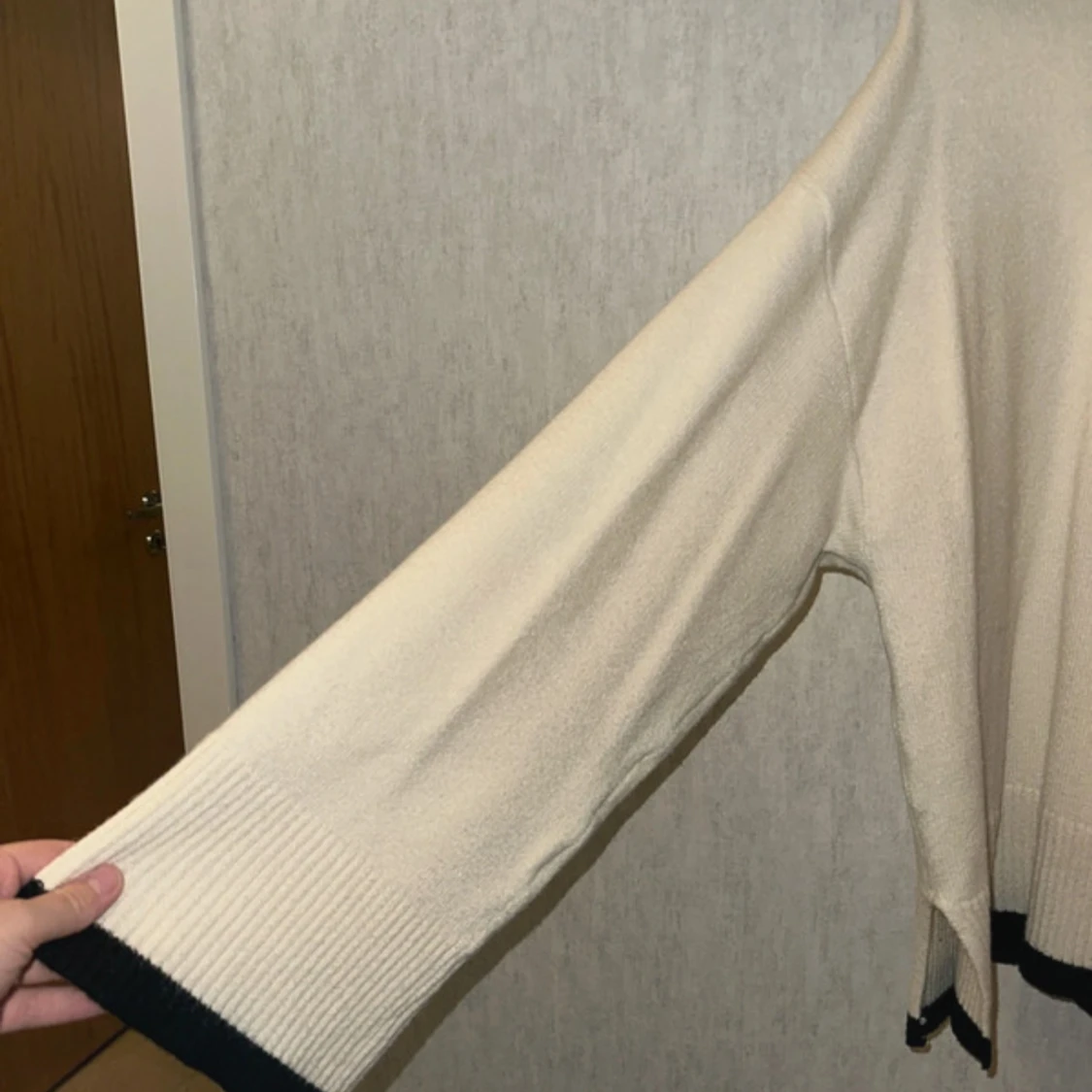 Beige stickad tröja från Gina Tricot - 1