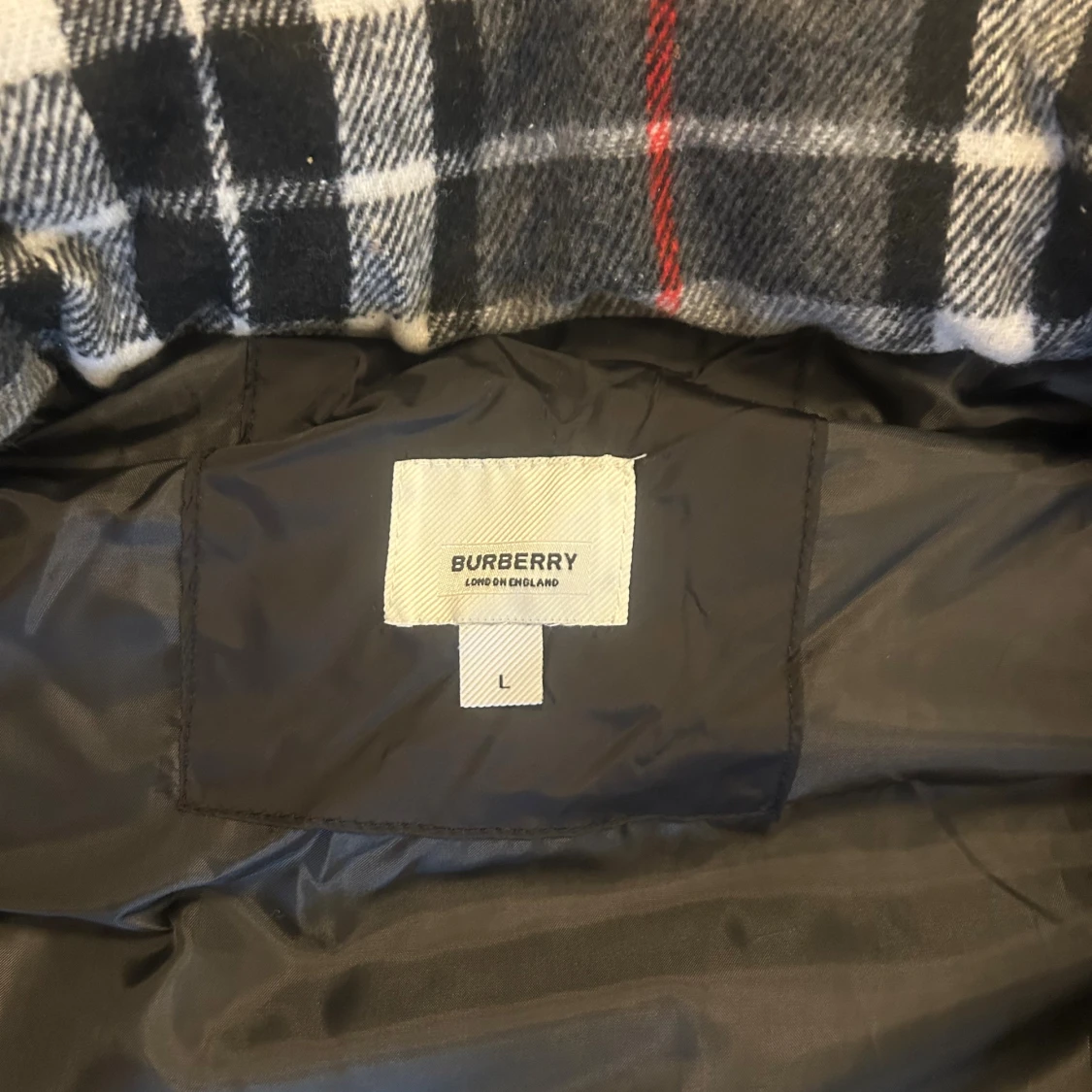 Svart pufferjacka från Burberry - 3