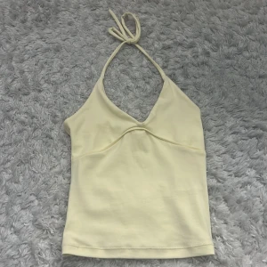 Ljusgul halterneck linne från 157 - Ljusgul topp❣️använd en gång ❣️