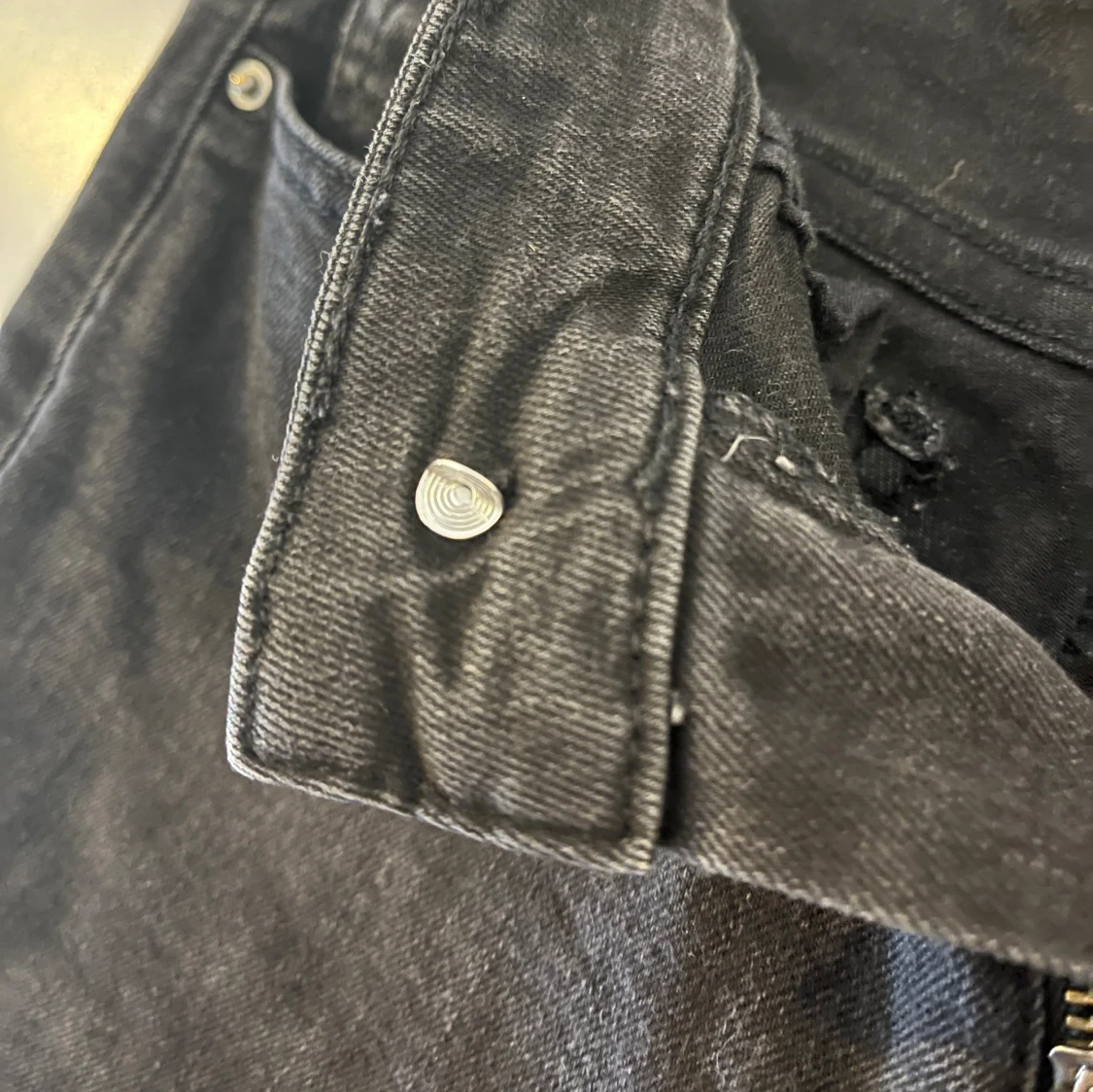 Svarta bootcut low/mid waist jeans  - 2