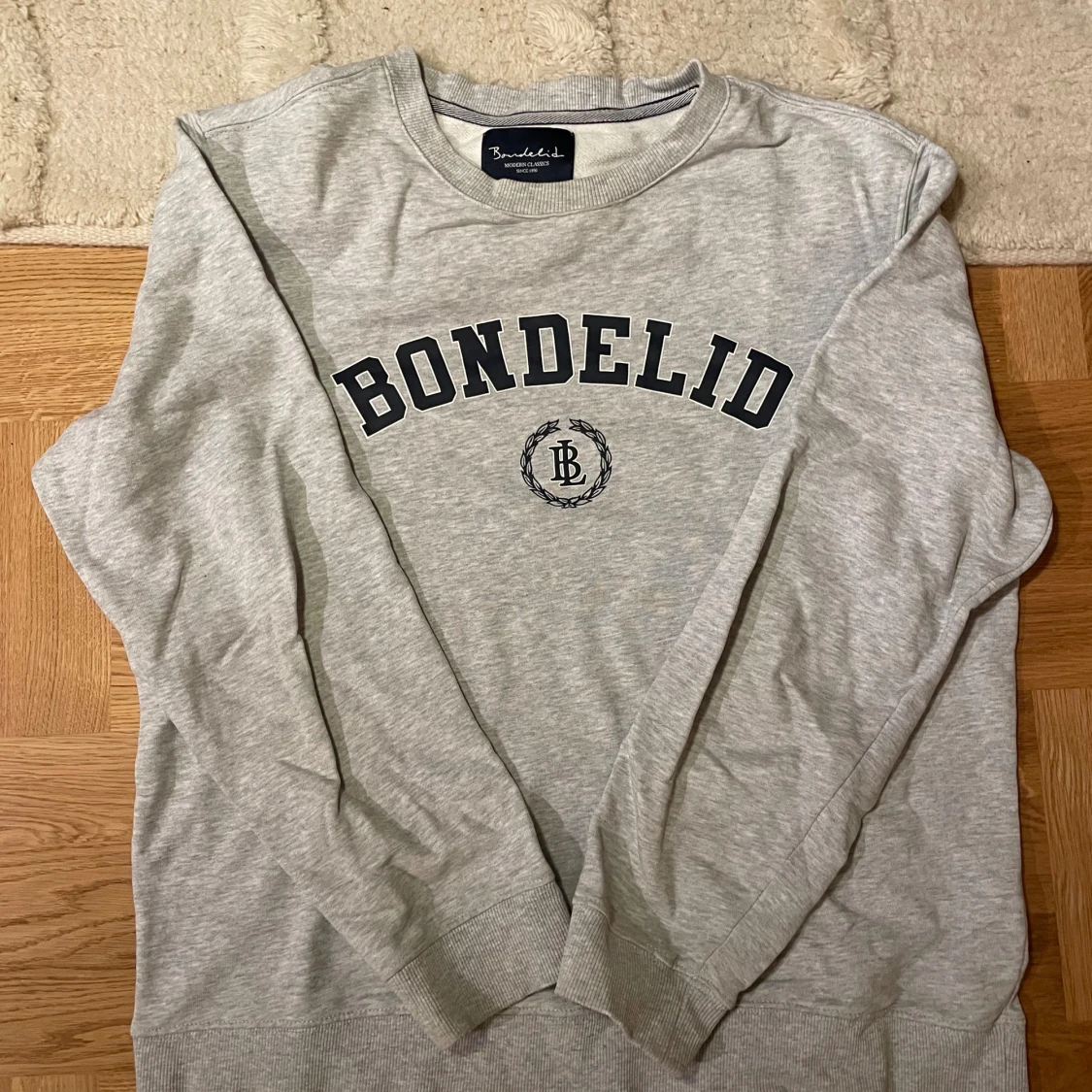 Grå sweatshirt från Bondelid