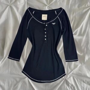 Hollister vintage top downtown core  - mörk marinblå färg 🪽perfekt skick