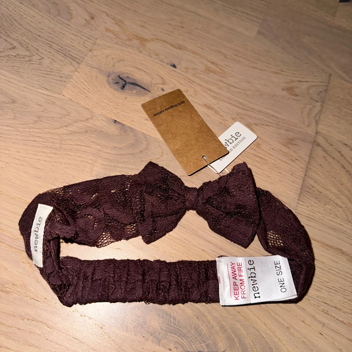 Mörklila spetsdiadem från Newbie