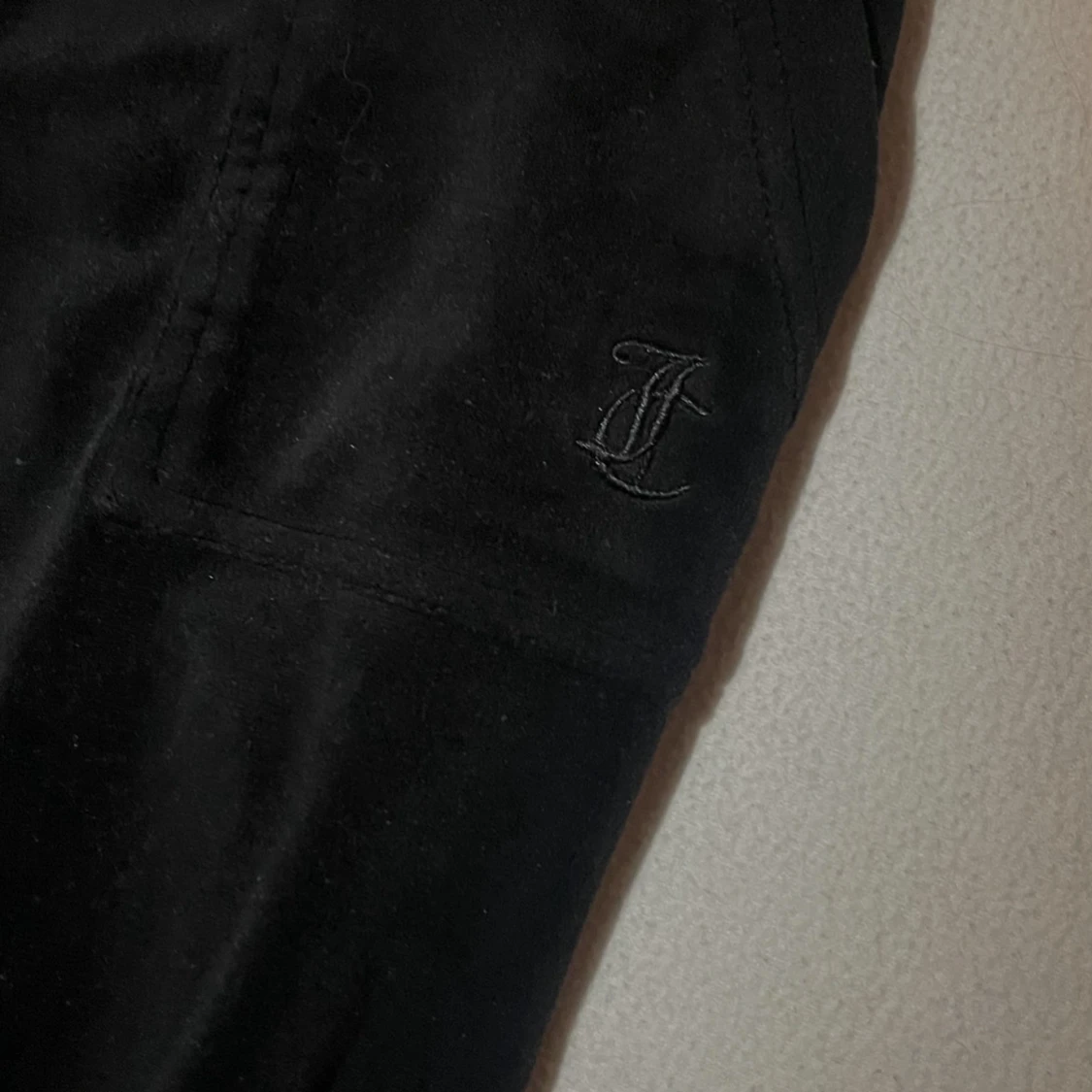 Svarta Juicy Couture mjukisbyxor  - 3