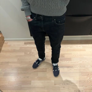 Tiger of Sweden - Säljer ett par Tiger of Sweden jeans i W:30 L:32. Jeansmodellen är slim. Färg : Blå. Modellen är 179cm lång. Jeansen är i bra skick, ställ gärna frågor kring tex mått 📏✅7