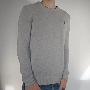 Grå Polo Ralph Lauren Sweatshirt - Grå Polo Ralph Lauren Sweatshirt | Storlek S | Skick 9/10 | Färg grå | Pris diskuterbart 😊